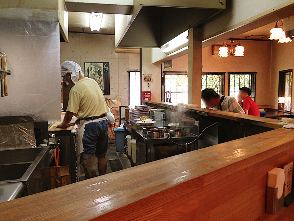 「真夏のカツカレー」まるきん：北九州市小倉北区　内観　厨房