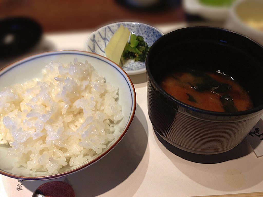 『お昼の懐石と福寿（冷酒）』 さかばやし：神戸市東灘区　ご飯と赤だし