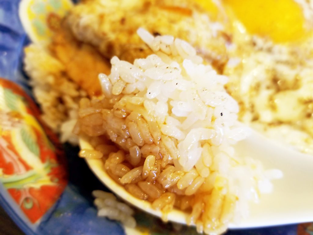 「至福のB級丼！」白楽天：愛媛県今治市　焼豚玉子飯　ご飯とタレ